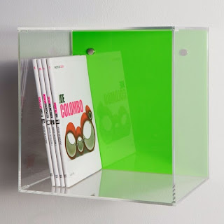 cubi colorati in plexiglass trasparente
