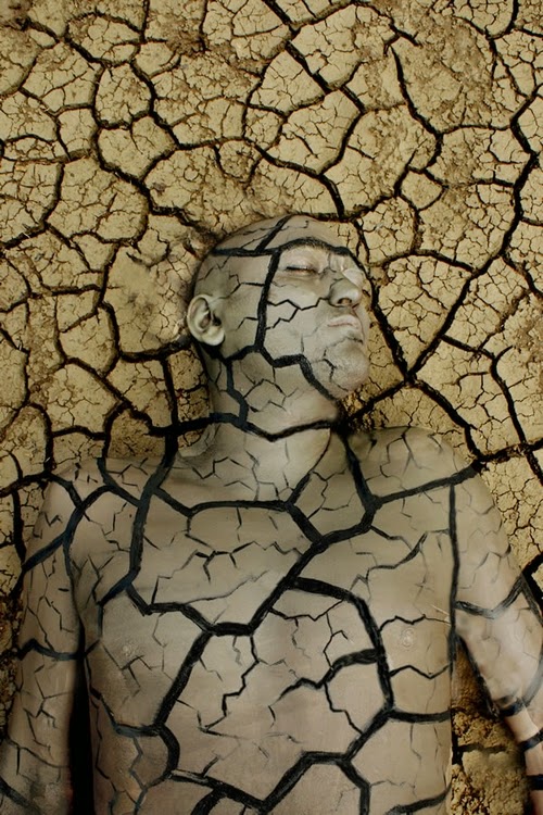 03-Braking-Soil-Body-Paint-Johannes-Stötter-Musician-Fine-Art-Body-Painter-www-designstack-co