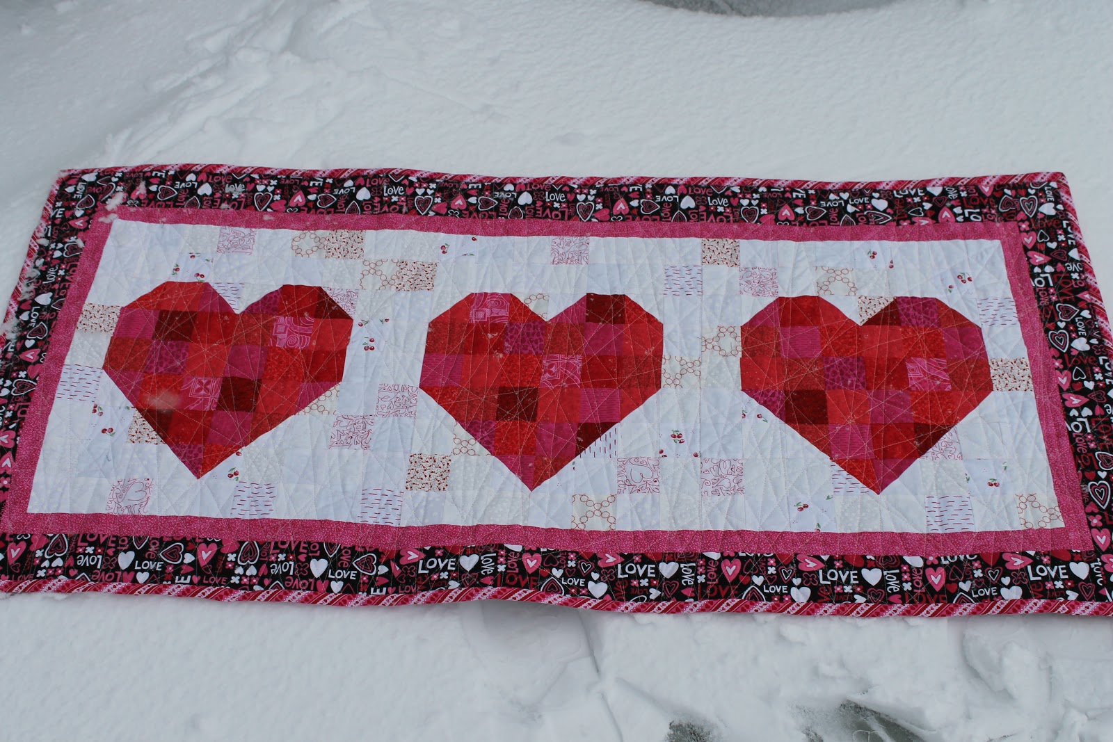 SunShine Sews...: Valentine's Table Runner Completed