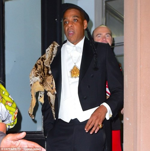 Jay Z and Beyonce dress as Eddie Murphy and co-star in Coming to America for Halloween