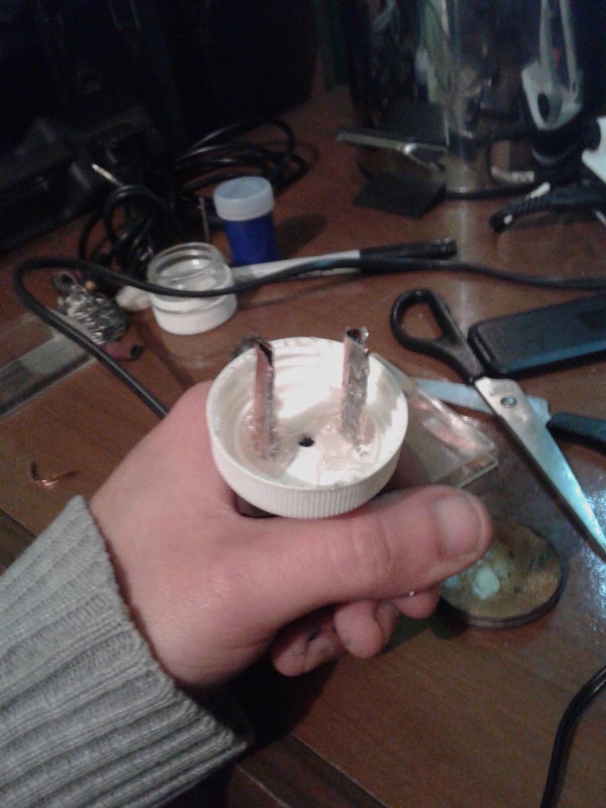Hacer un enchufe hembra (Reciclando Botellas)