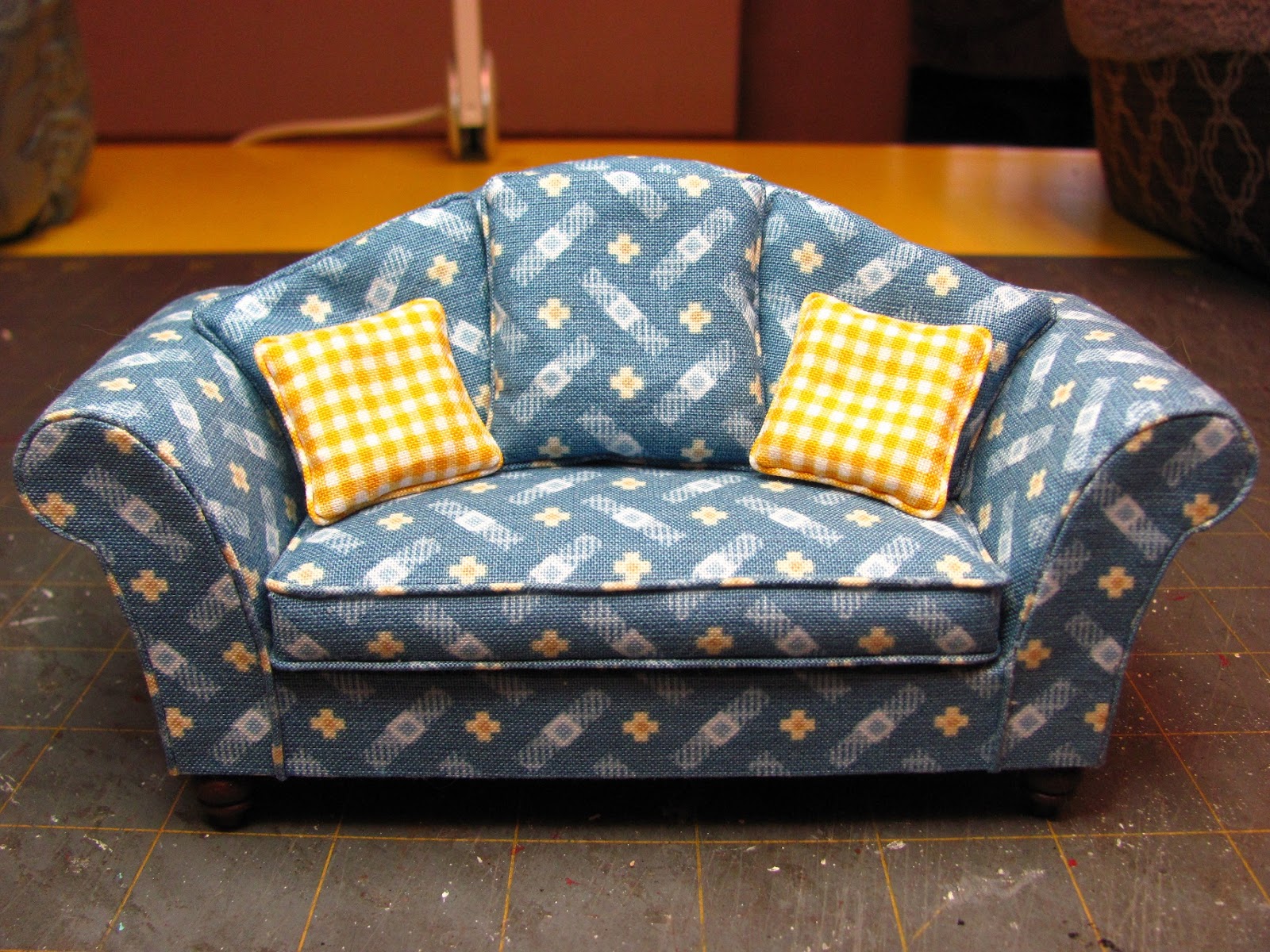 Dollhouse Miniature Furniture Tutorials 1 inch minis Pictures Lisa Sofa