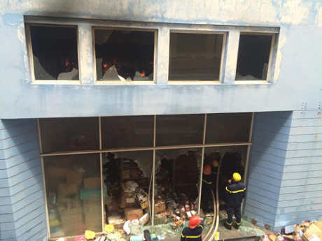 Chay kho hang tren duong Truong Chinh, nhieu tai san bi thieu rui - Anh 6