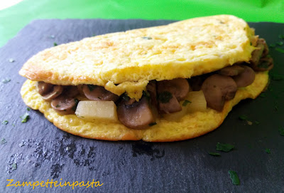 OMELETTE CON FUNGHI E FORMAGGIO