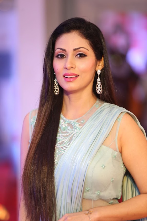 Sada at Mirchi Music Awards South 2018