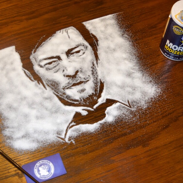 Tak Hanya Untuk Bumbu Masak, Pria Ini Menggunakan Garam Sebagai Alat Membuat Seni Lukis Tak Hanya Untuk Bumbu Masak, Pria Ini Menggunakan Garam Sebagai Alat Membuat Seni Lukis