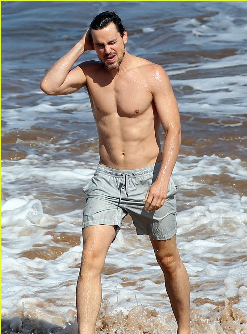 GAY MANS PLEASURE: MATT BOMER GETS SOAKED