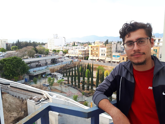 βγαίνω με τον καθηγητή μου στο κολλέγιο.Συνδέστε πολλαπλούς δορυφορικούς δέκτες