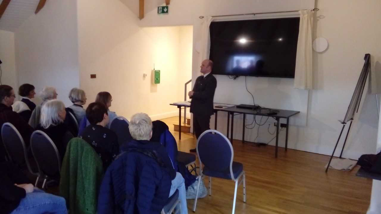 Tafod Teifi Dafydd Llywelyn yn cwrdd â dysgwyr Aberteifi