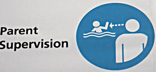 SWIMMING SIGN WITH PARENT SUPERVISION WHILST CHILDREN ARE IN THE WATER