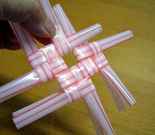 фигуры из соломинок. игрушки из трубочек для коктейл. башня из трубочек для коктейля. объемные фигуры из трубочек. презентация конструирование сложных форм из пластиковых трубочек.