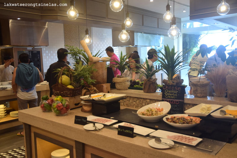 A WEEKEND WITH A GREAT VIEW AND FOOD:  TAAL VISTA HOTEL TAGAYTAY