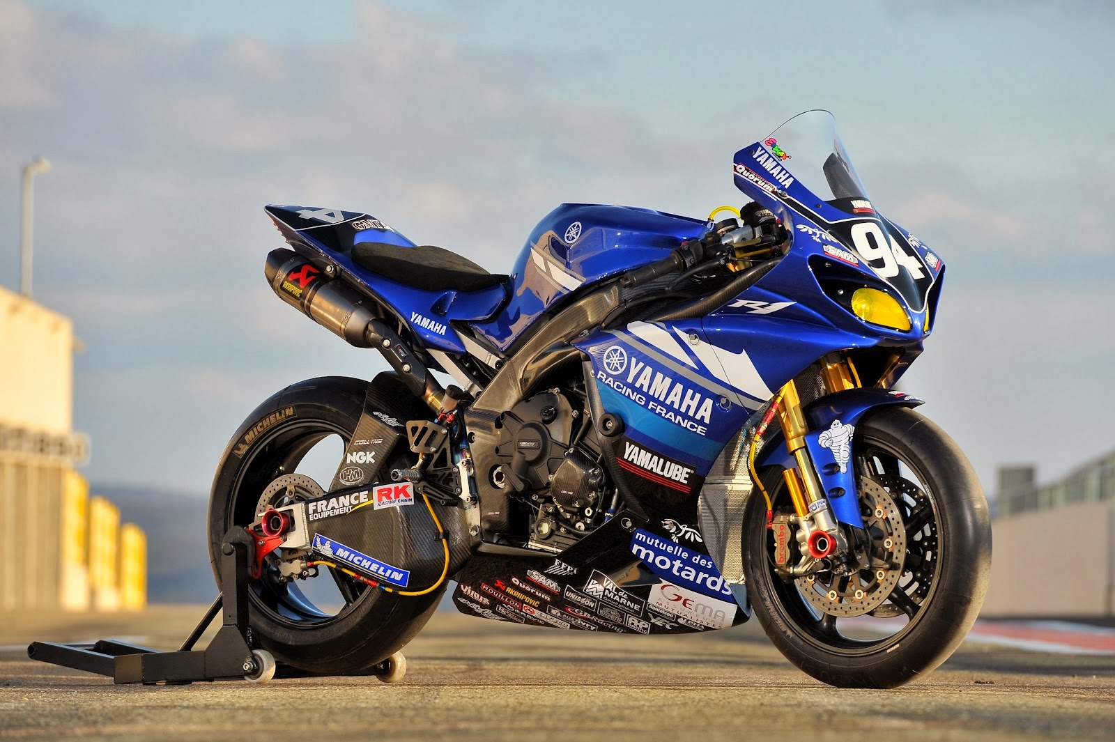 Yamaha YZF R1 Racing Wallpaper | R-way Collection