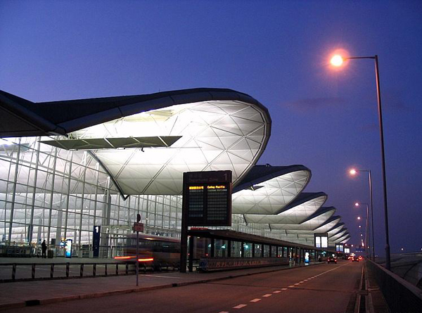 Cities of Mexico: Hong Kong: The International Airport at Pulsating