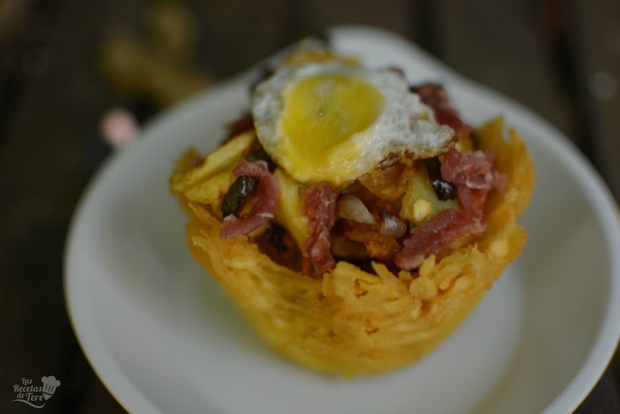 cesta de patatas con huevos rotos y jamon tererecetas 01