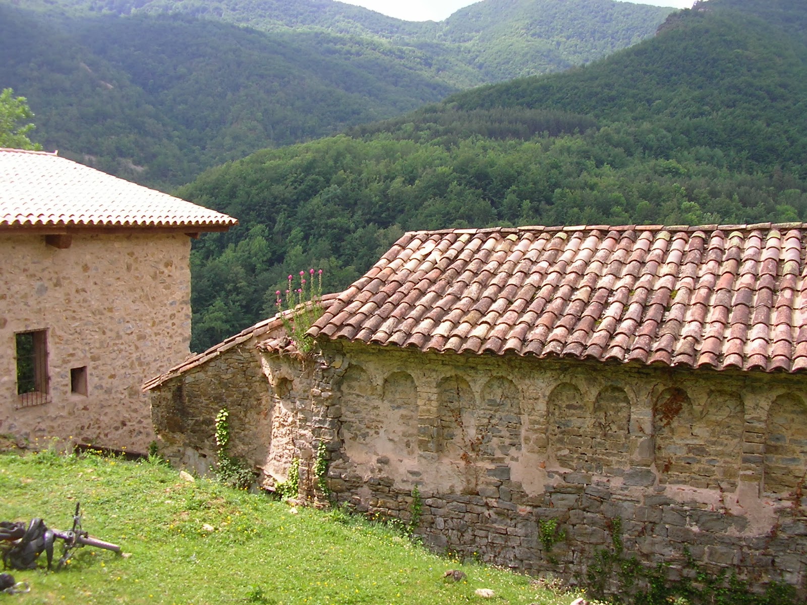 SI VENS AL RIPOLLÈS NO T'OBLIDIS LA BICICLETA STA. MARIA DE BOLÒS