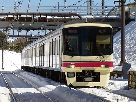 京王電鉄　準特急　高尾行き3　8000系(2014大雪のため日中運行)