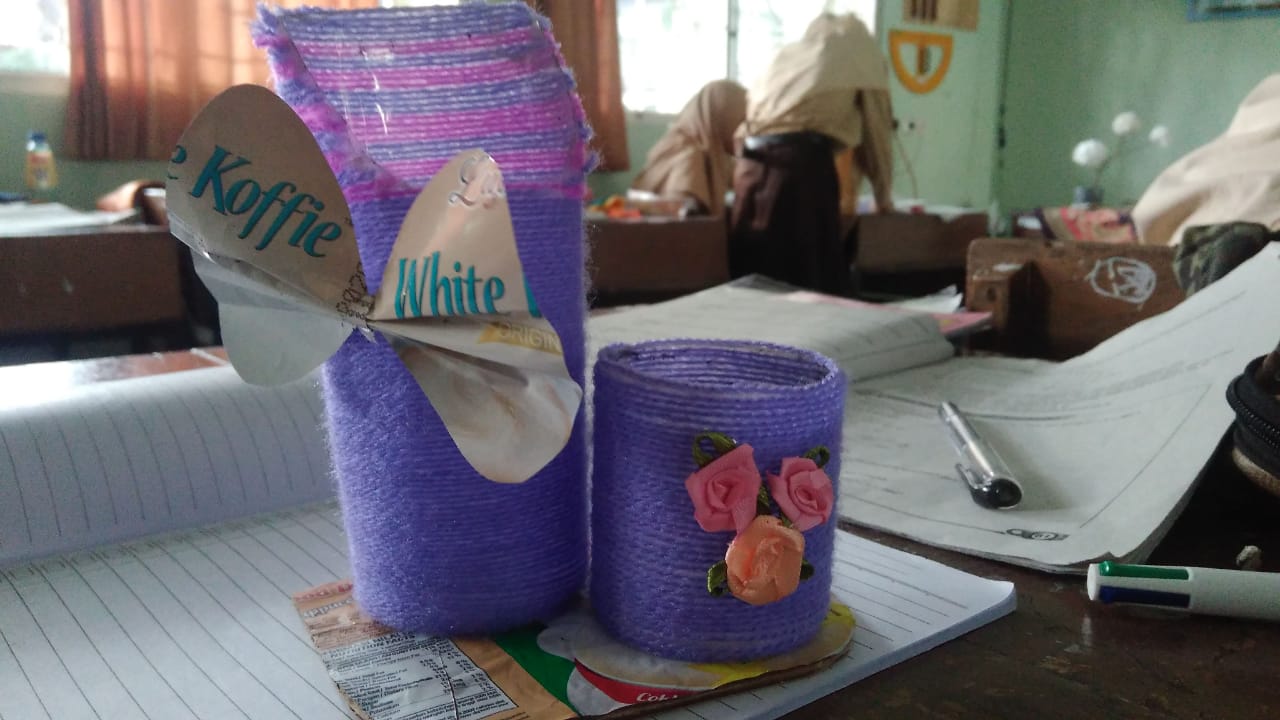 Cara Membuat Tempat Pensil Dari Kaleng Bekas Dan Kain