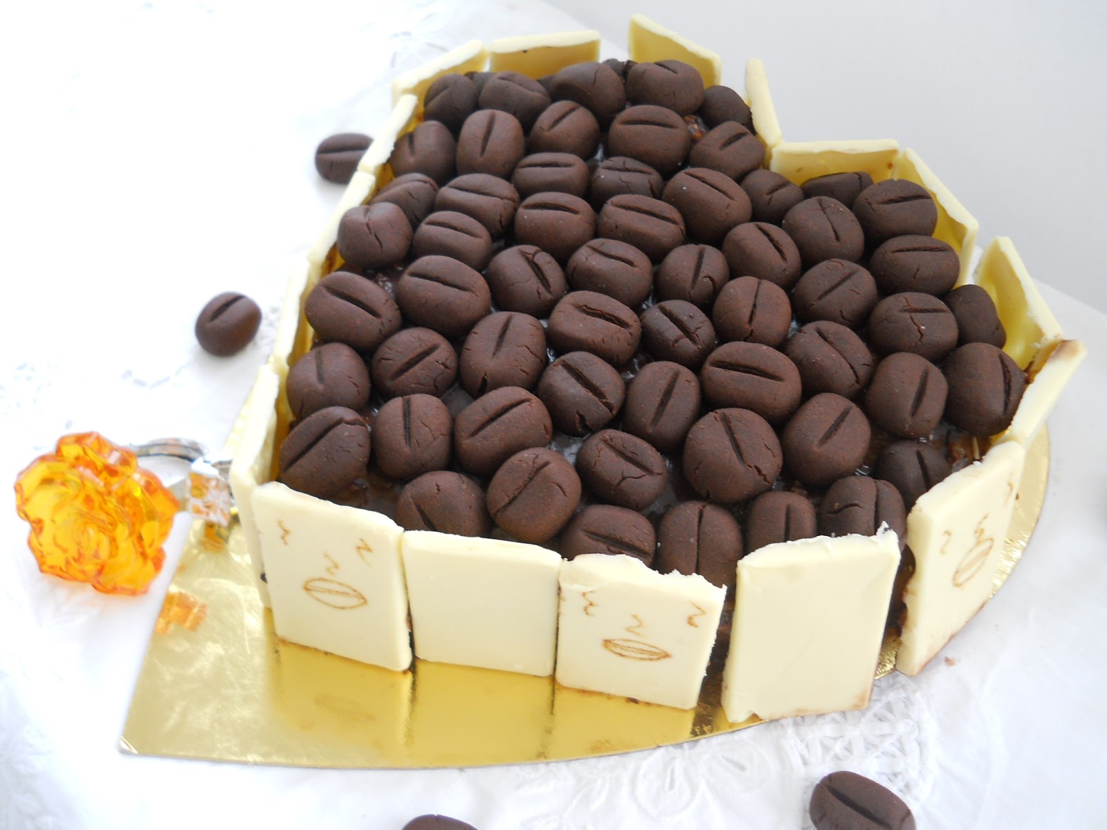 Pe masa din bucatarie Tort chouxala creme cu crema de portocale si