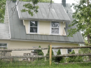 Green acrylic after 7 years Green acrylic showing chalking after 7 years