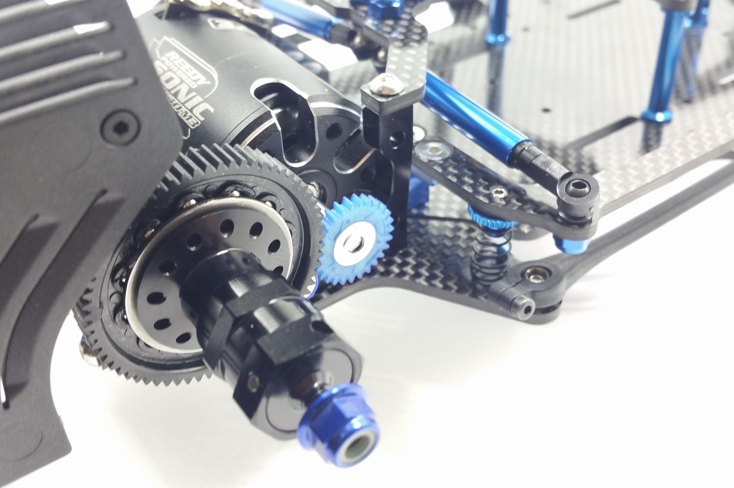 樹脂製ピニオンギアをフォーミュラシャーシに搭載ラジコンもんちぃ オフロード/オンロード/ドリフト ラジコンニュース