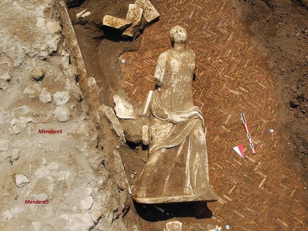 Археологи любители. Вилла Помпеи скульптура. Откапывают Рим. Архитектура древнего Рима раскопки Помпеи.