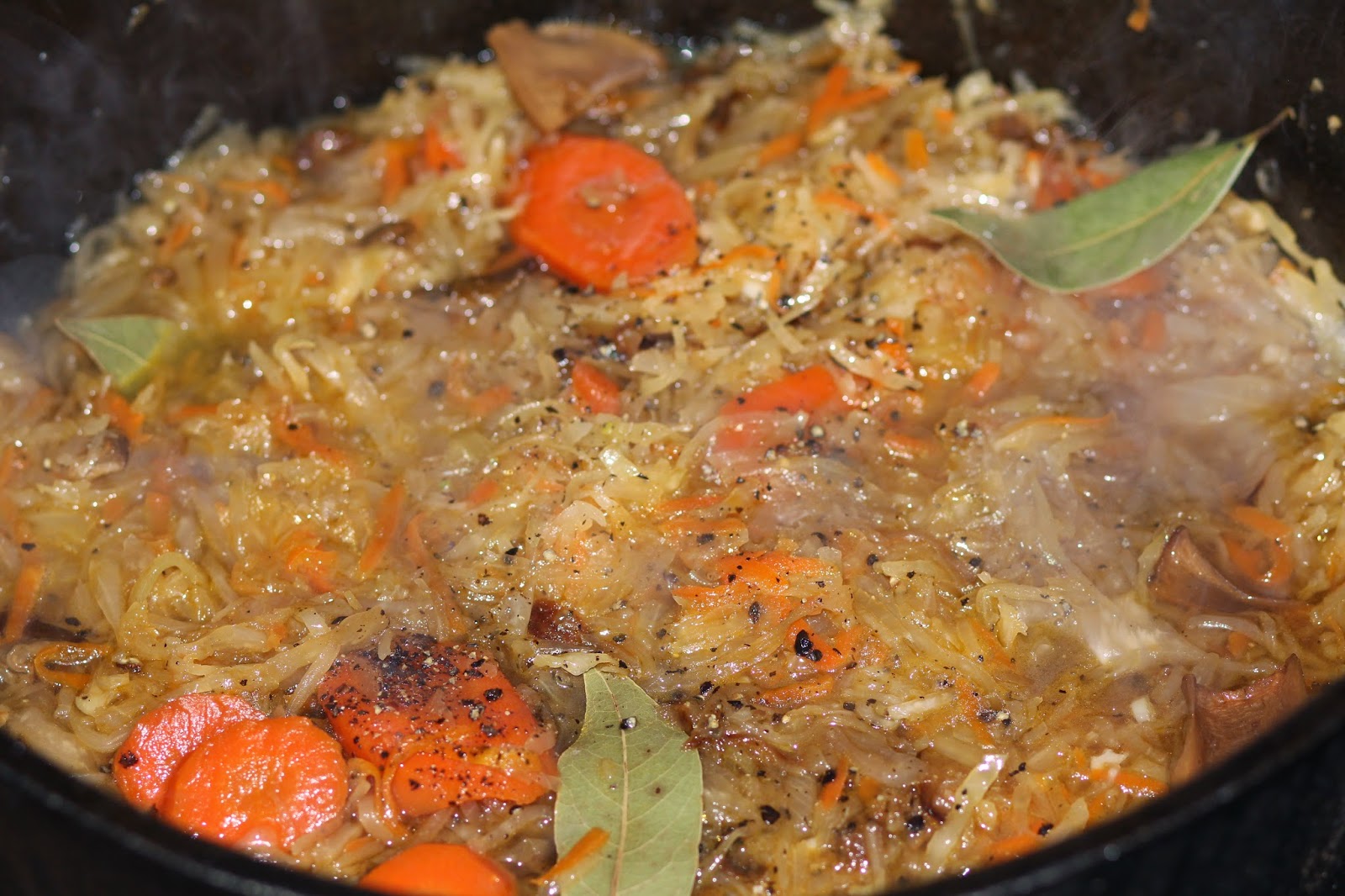 Капуста с белыми грибами