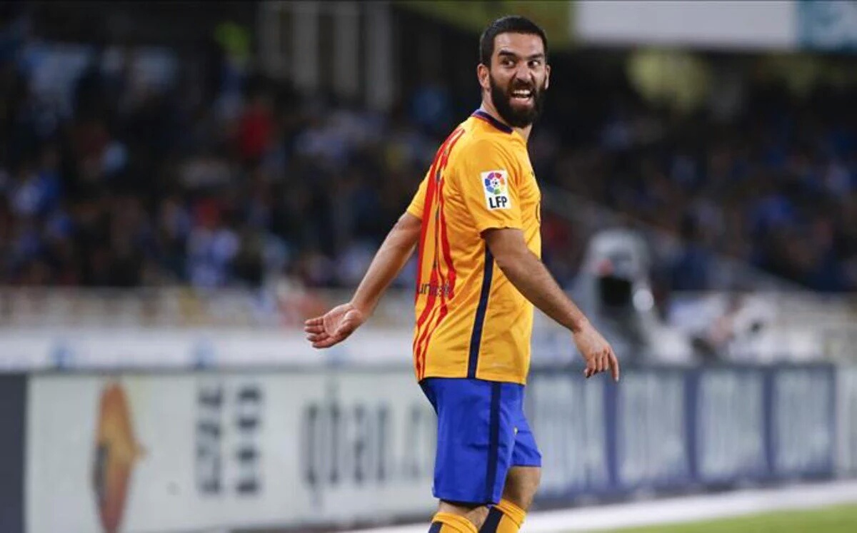 Barcelona midfielder could join Arsenal or Chelsea NG