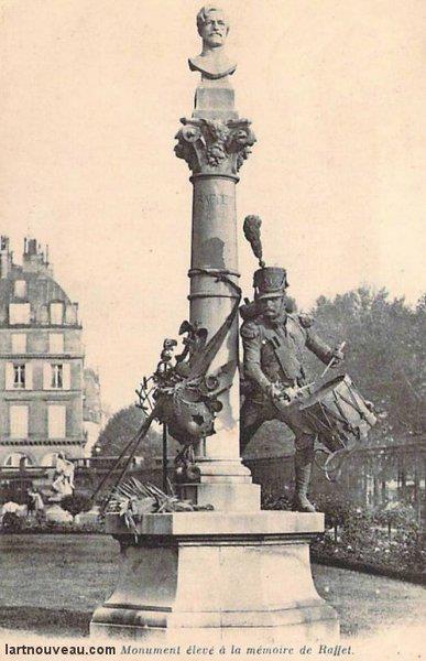 Destrucción por los nazis de las estatuas de París. 