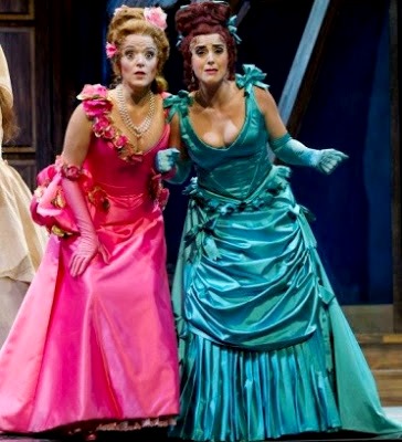 Hermanastras de Cenicienta Hermanastras de Cenicienta de la Obra "Una cenicienta italina en el teatro"