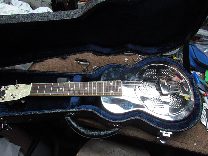 Strap Button Install on Recording King RU998 Resonator Ukulele Crawls