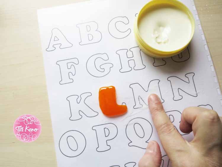 manualidad-infantil-con-silicona