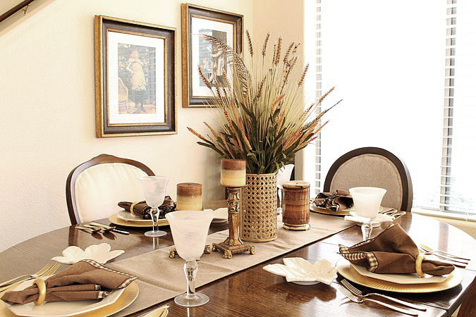 Two Diffe Dining Room Tablescapes Company S Coming A