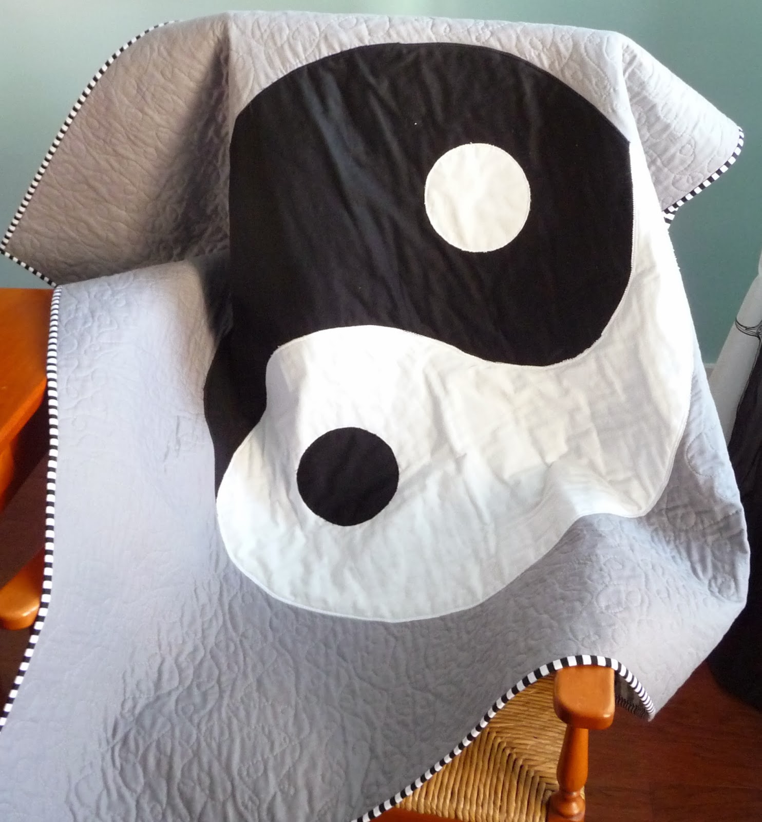 handmadewhimzy blog Yin and Yang A Quilty Finish