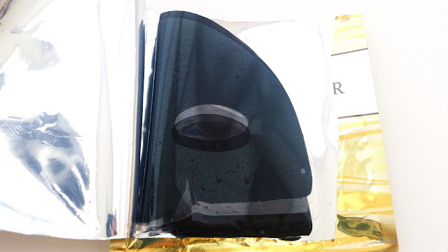  A peek inside the mask pouch.