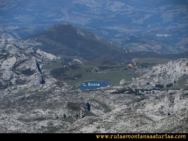Ruta Ercina, Verdilluenga, Punta Gregoriana, Cabrones: Lago Ercina desde la Torre de los cabrones