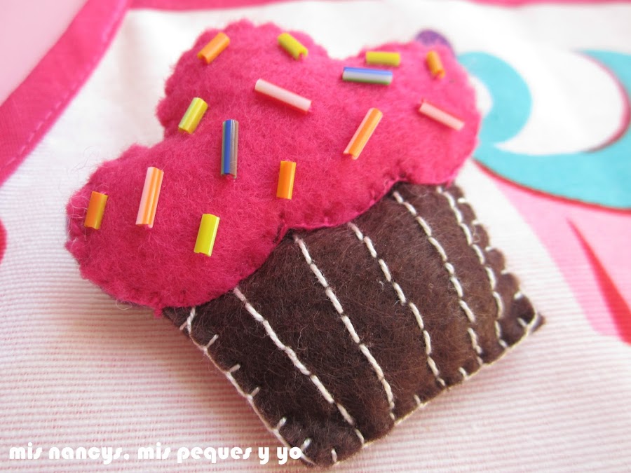 mis nancys, mis peques y yo, delantal con cupcakes para niñas, broche de fieltro de cupcake