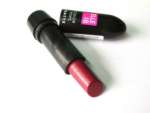 Cherry - warna lipstik untuk bibir yang hitam