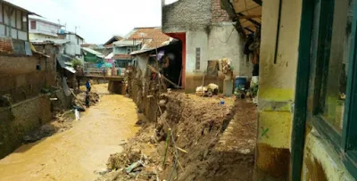 Banjir Bandang Cicaheum Akibat Faktor Alam dan Buruknya Tata Ruang