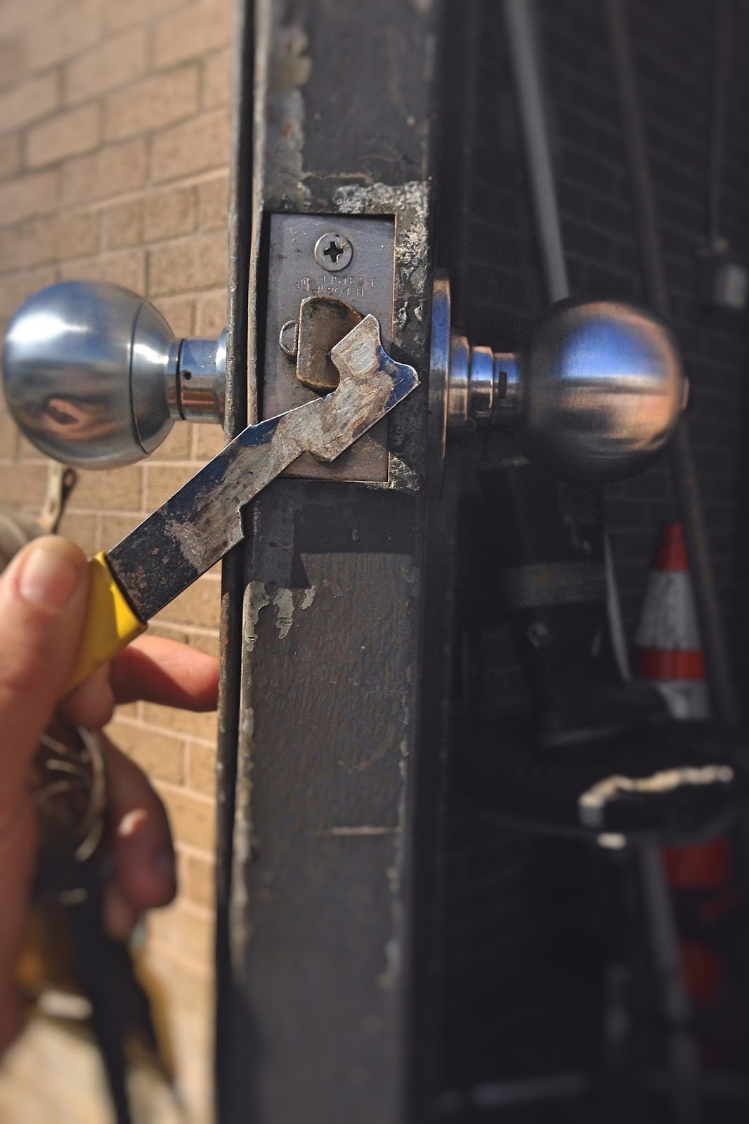 the-fire-fight-forcible-entry-basics-the-shove-knife