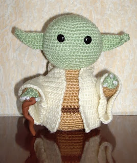 http://abuelitarapta.blogspot.com.es/2012/11/yoda-amigurumi.html