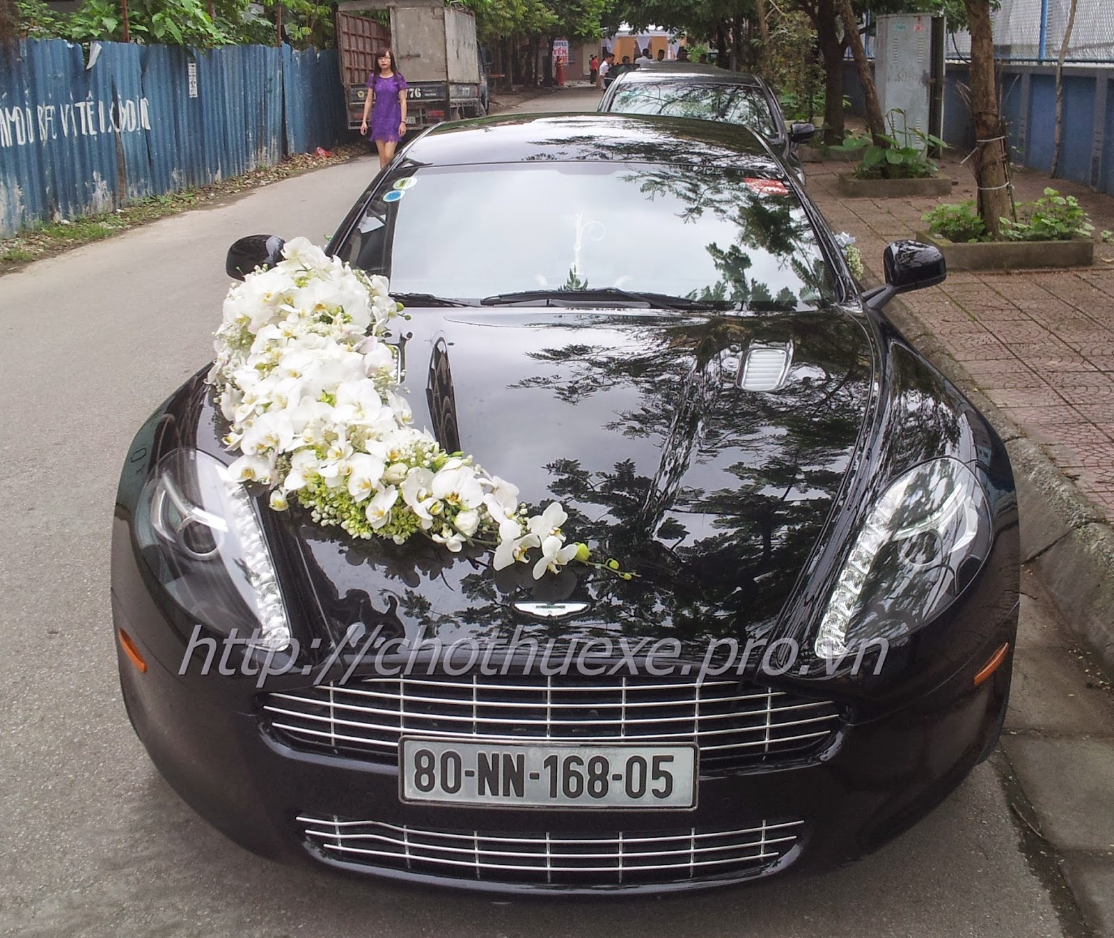 Cho thuê xe siêu xe cưới Aston Martin Rapide tại Hà Nội - giá ưu đãi siêu xe mới 