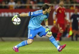 España, Casillas llega a 100 partidos