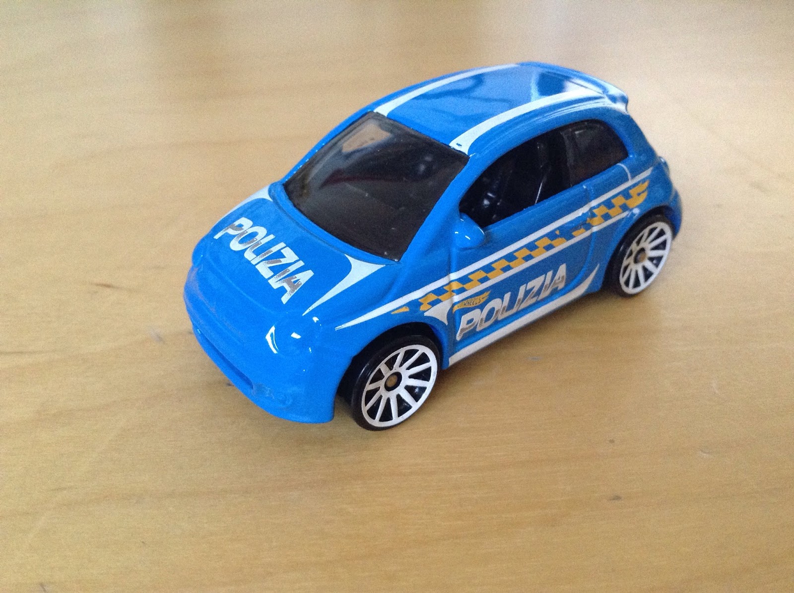 JULIAN'S HOT WHEELS BLOG Fiat 500 The Not a Treasure Hunt Car! (2015