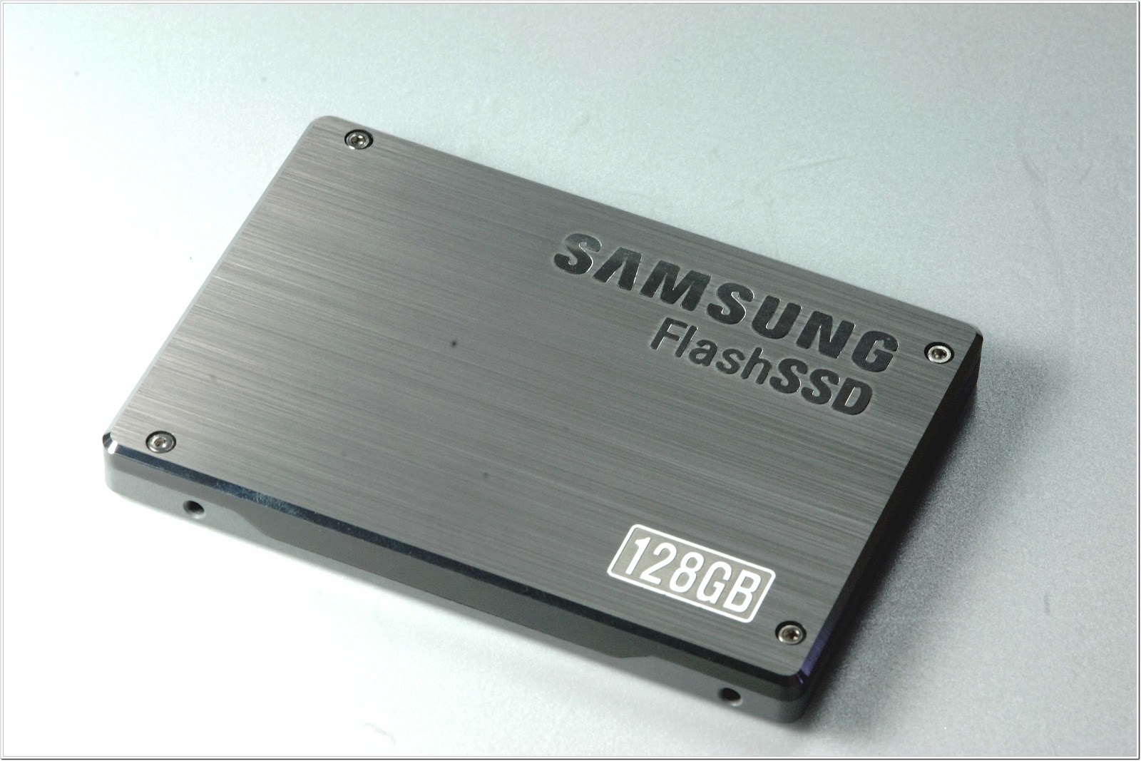 128 гб ssd накопитель. SSD диск самсунг. SSD накопители большого объема. Стример с SSD.