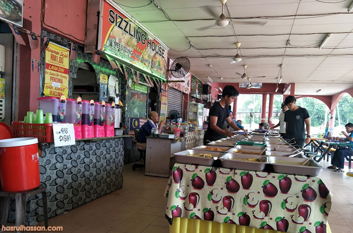 Kedai Makan Jual Air RM1, Isi Semula Percuma di Seri Iskandar
