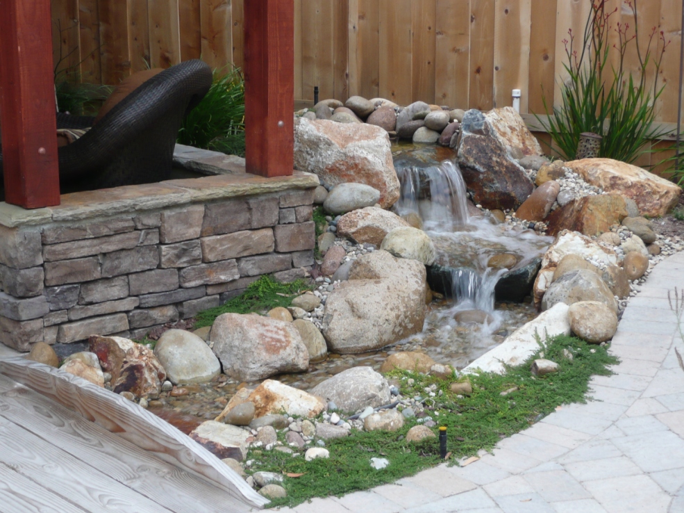 The 2 Minute Gardener: Photo - Small Water Feature with ... The 2 Minute Gardener: Photo - Small Water Feature with ... on Small Backyard Water Features id=97694