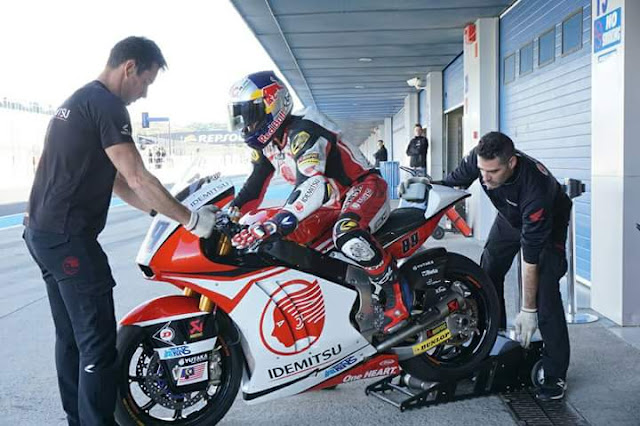 idham pawi bersama pasukan musim lalu motoGP Malaysia 2018