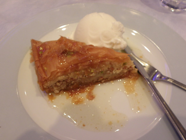 Baklava bei Mama Thira, Firostefani, Santorin Baklava bei Mama Thira, Firostefani, Santorin