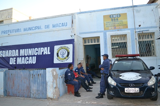 GUARDA MUNICIPAL DE MACAU EM DESCONFORTO NO SEU NOVO AMBIENTE